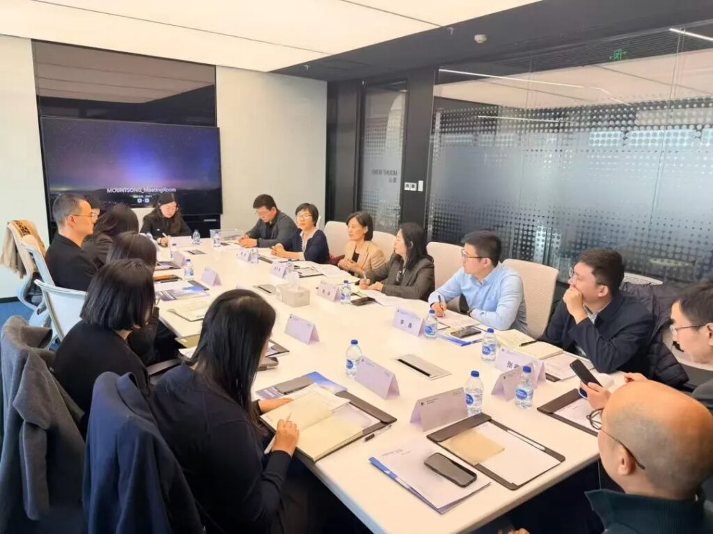 AmCham China and CCID Host Joint Roundtable Discussion